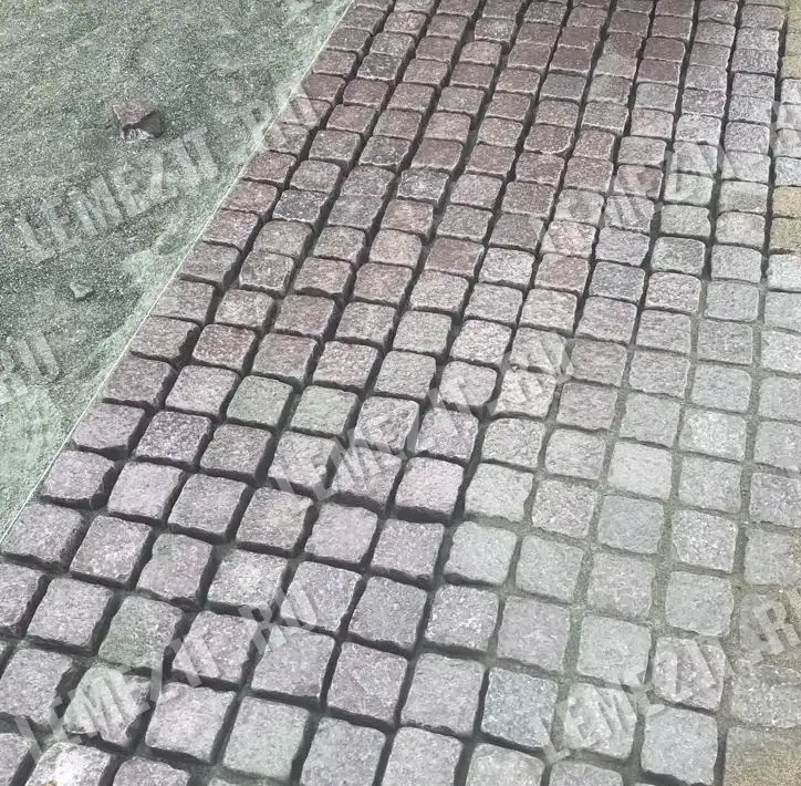 мощение участка колотогалтованной брусчаткой из лемезита 