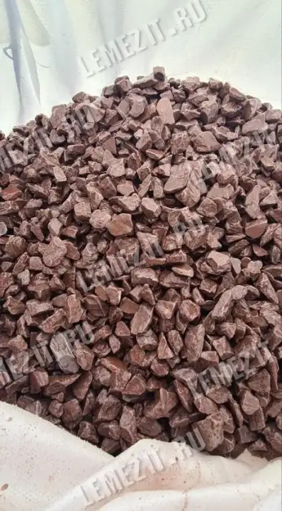 купить ландшафтную каменную крошку из лемезита для участка