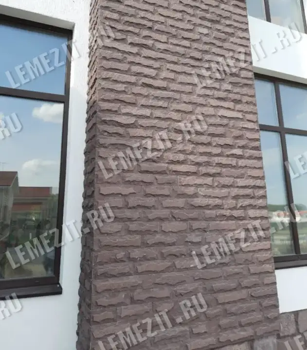 облицовка фасада плиткой со сколом из камня лемезита