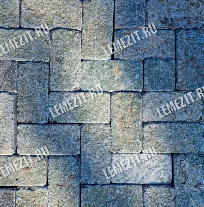 галтованная серо-зелёная брусчатка из камня лемезита