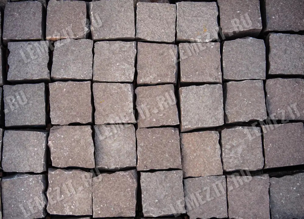 купить колотую брусчатку из камня лемезита 10х10 см по цене от производителя